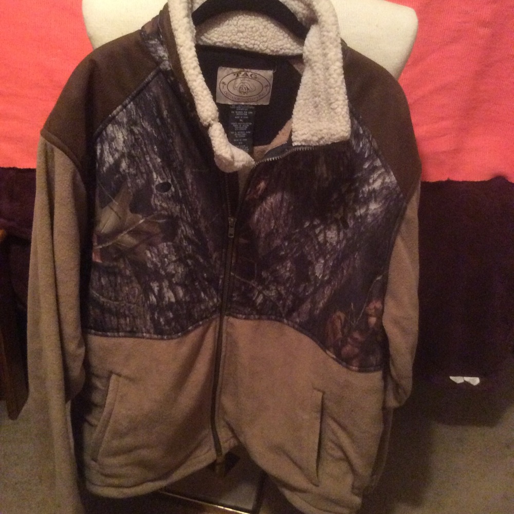 Tag size xl Camo fleece zip up